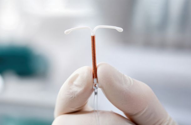 Zavedenie vnútromaternicového telieska (IUD/IUS) bez strachu: Ako pomáha lekárska akupunktúra?